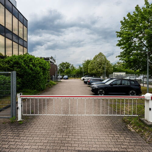 Beschrankter Zugang zum GRASS-MERKUR Rechenzentrum in Hannover.