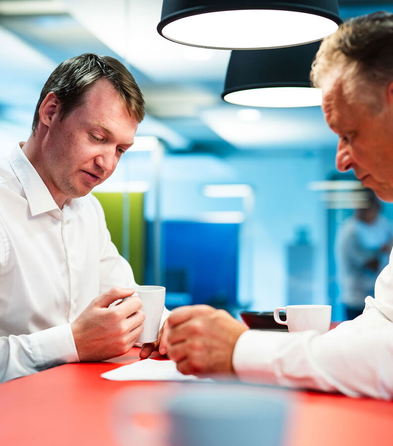 Georg und Jens Ahlbrand im Meeting.
