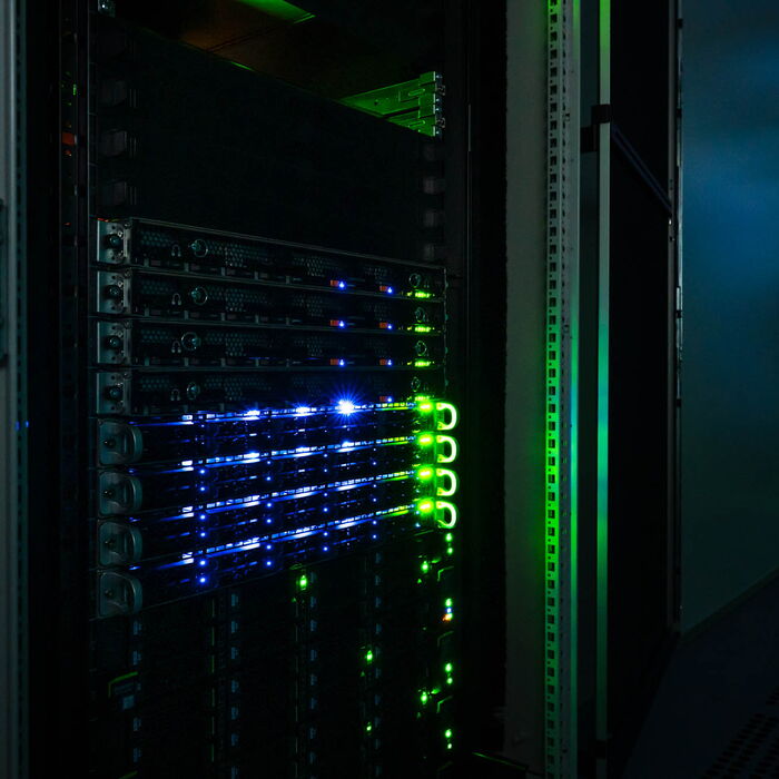 Rack im Serverraum Rechenzentrum Hannover - GRASS-MERKUR