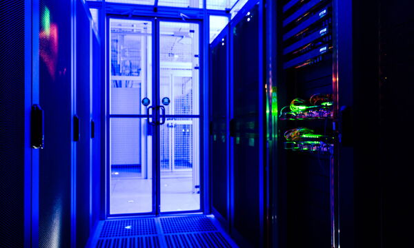 Blick in den Kaltgang des GRASS-MERKUR Data Centers.