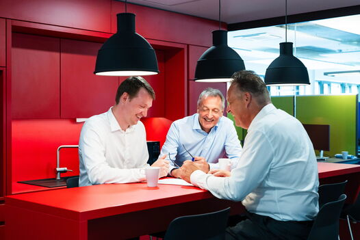 Die Geschäftsführung von GRASS-MERKUR im Team-Meeting.