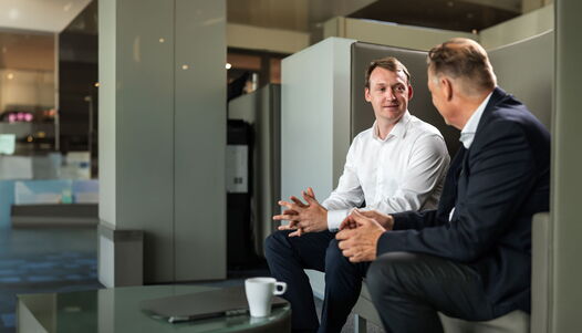 Georg und Jens Ahlbrand im persönlichen Gespräch.