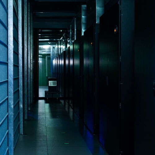 Sichere Cages im Serverraum - Rechenzentrum GRASS-MERKUR Hannover