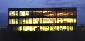 Historischer Rückblick: GRASS-MERKUR: Blick auf das Rechenzentrums Rothwiese der Firma MERKUR.