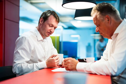 Georg und Jens Ahlbrand im Meeting.