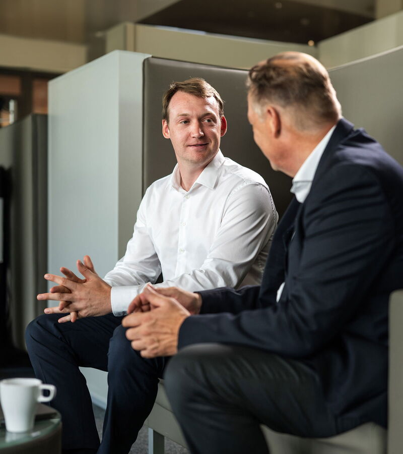 Georg und Jens Ahlbrand im persönlichen Gespräch.